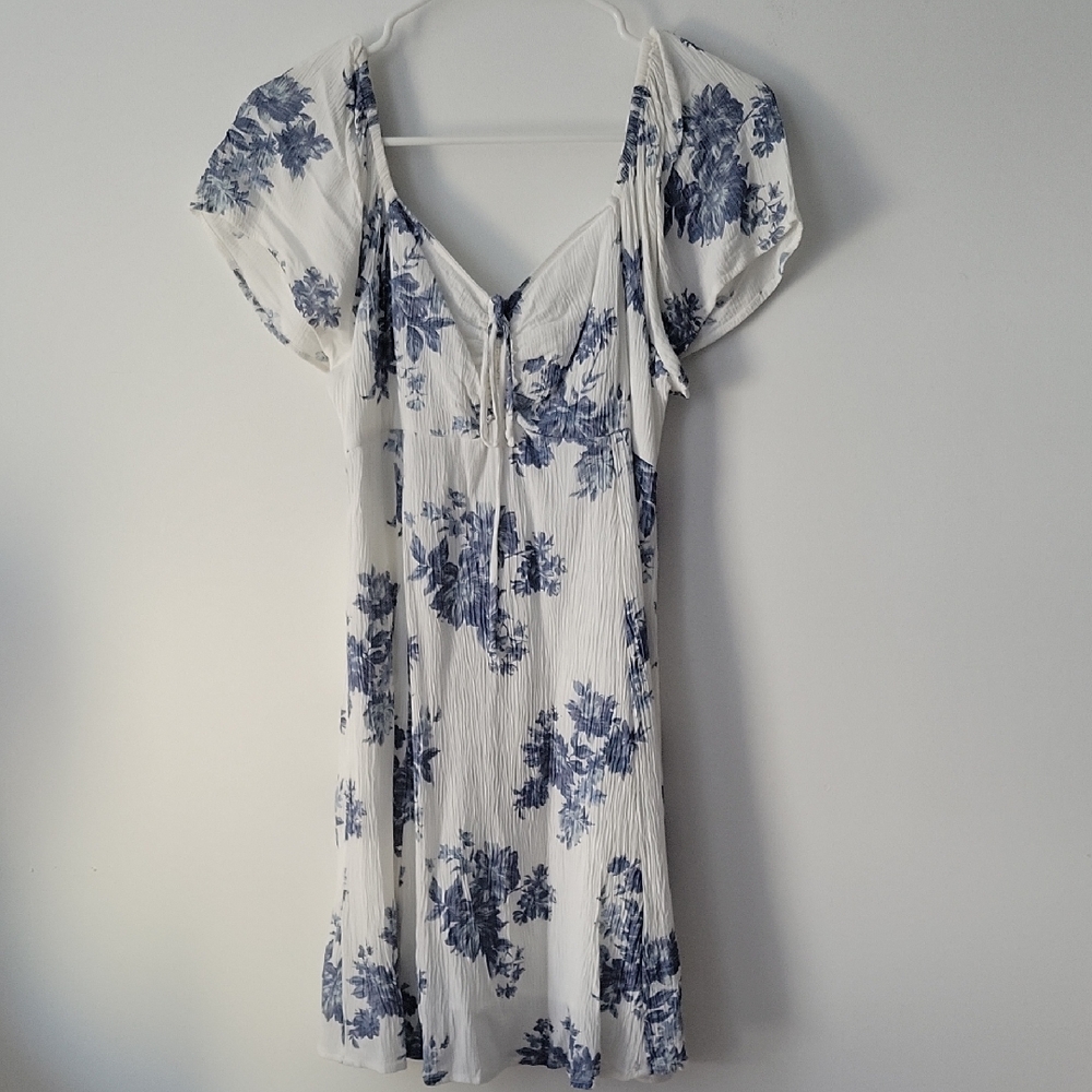 3/$8 American Eagle Outfitters White and Blue Floral Mini Dress